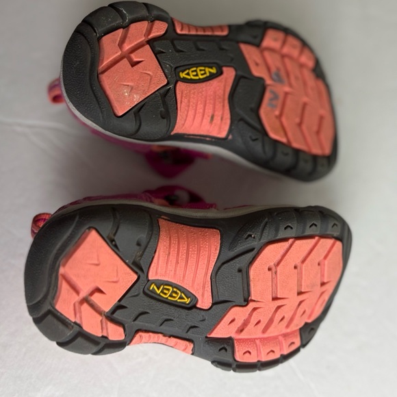 Keen Newport H2 Berry Fusion Pink Hiking Sandals size 8 - Picture 5 of 5